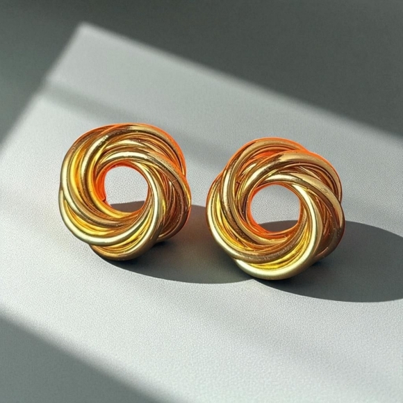 Elegant Gold-Tone Twisted Earrings VTG style - Picture 1 of 7